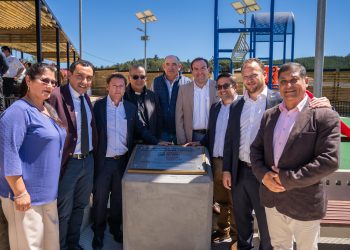 Gobernador regional inauguró dos plazas en el marco del aniversario N° 190 de la comuna de Empedrado
