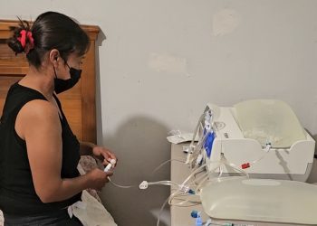 Diálisis en casa, alternativa que permite que pacientes renales recuperen su independencia