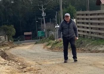 Vialidad culpa a falta de personal y estacionamientos por incumplimiento de asfalto en sector rural de Constitución