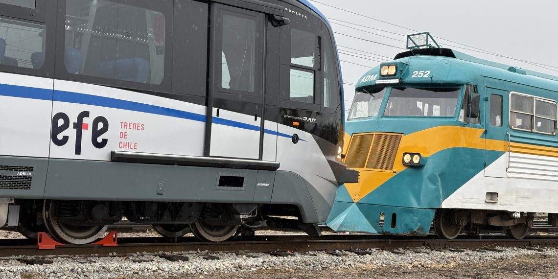 EFE presenta nuevo tren para ramal Talca-Constitución