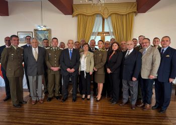 Emotivo homenaje a personal en retiro de Carabineros