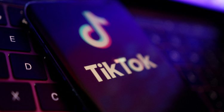 TikTok ya no es sólo baile: se dispara como fuente de información y supera a los diarios en Chile