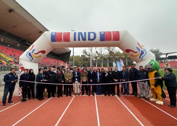 Ministro del Deporte Jaime Pizarro visita Estadio Fiscal de Talca e inaugura su renovada pista atlética 