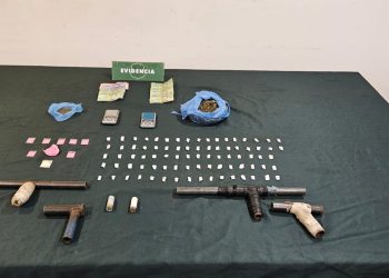 2 detenidos en operativo en población de Linares: incautan droga y armas