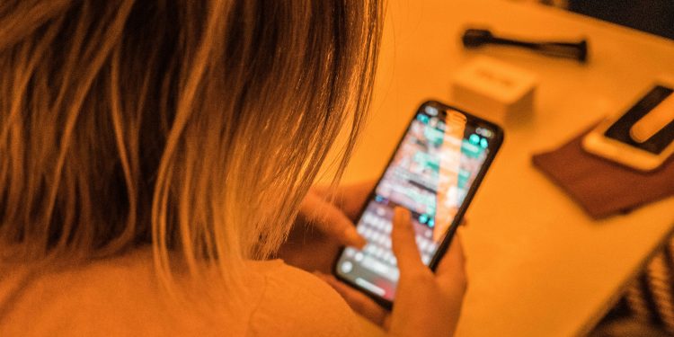 ESET alerta por una oferta falsa de empleo que circula por WhatsApp y simular ser de YouTube