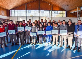 Ministro de Educación y directora nacional de Junaeb encabezan entrega de Beca TIC en la Región del Maule