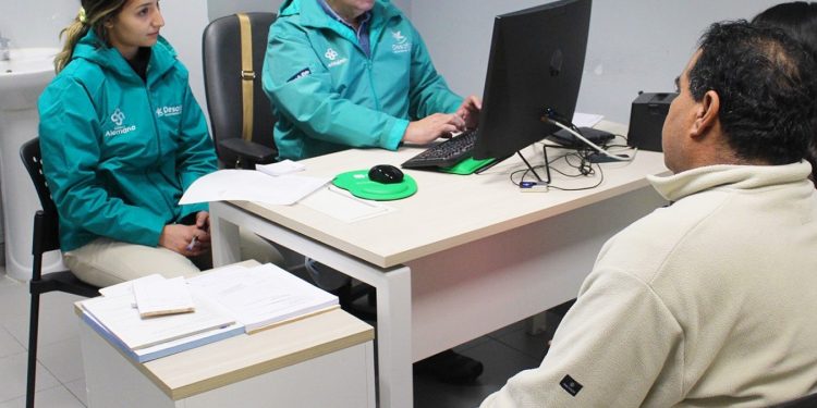 Hospital de Curicó: Pacientes beneficiados con atención traumatológica gracias a operativo colaborativo Clínica Alemana – Desafío Levantemos Chile