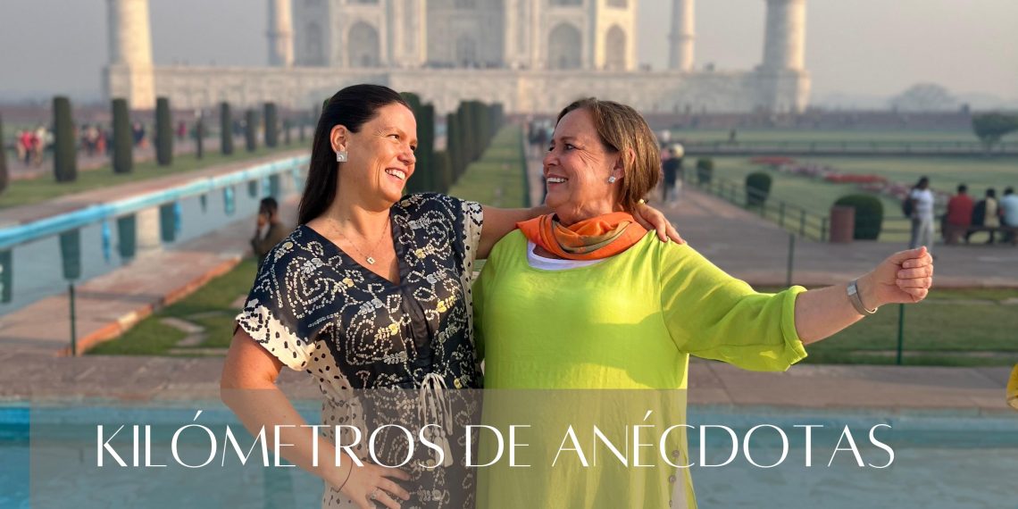 Madre e hija curicanas recorren el mundo a través de su podcast “Kilómetros de Anécdotas”