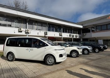 Municipalidad de Parral incorpora cinco nuevos vehículos a su flota para fortalecer servicios comunitarios