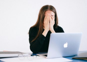 Crashout: el fenómeno viral que expone el agotamiento de la Generación Z