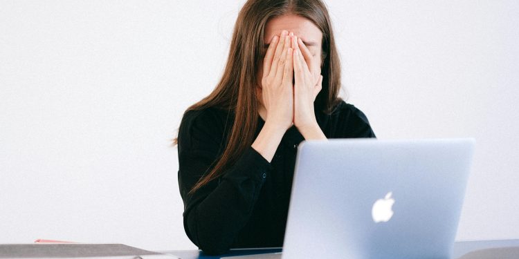 Crashout: el fenómeno viral que expone el agotamiento de la Generación Z
