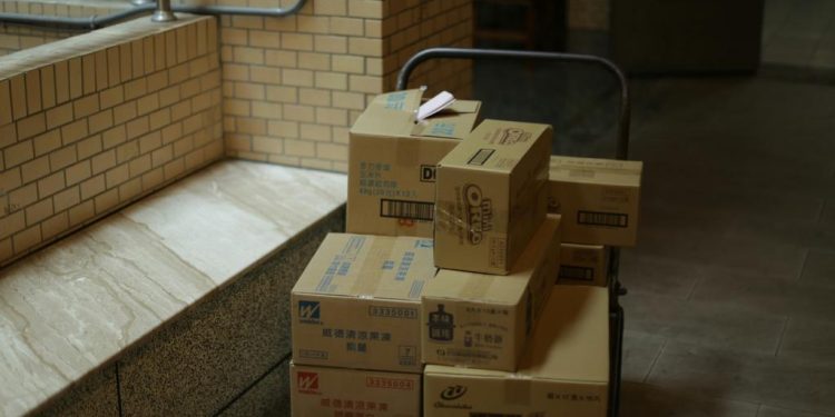 Cuidado con mensajes falsos sobre problemas en la entrega de paquetes o envíos