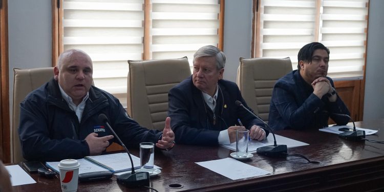 Refuerzan planes de prevención en Curicó ante actividad del complejo volcánico Planchón-Peteroa