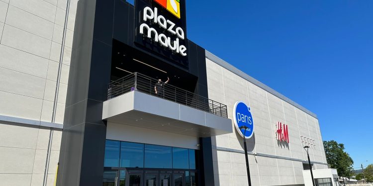 Violento “turbazo” afectó a local del mall Plaza Maule de Talca