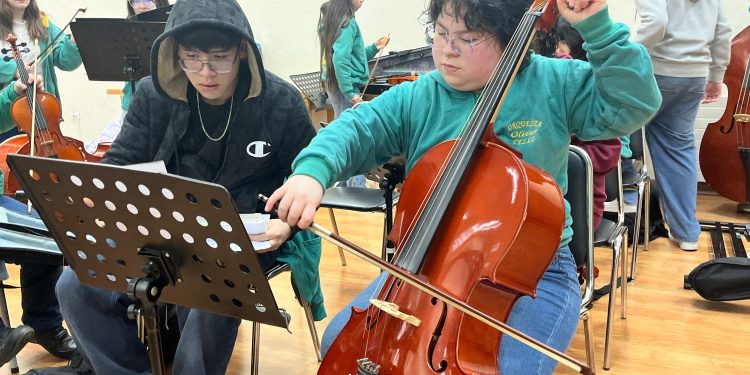 Orquesta Juvenil de Linares se prepara para presentarse en concurso nacional