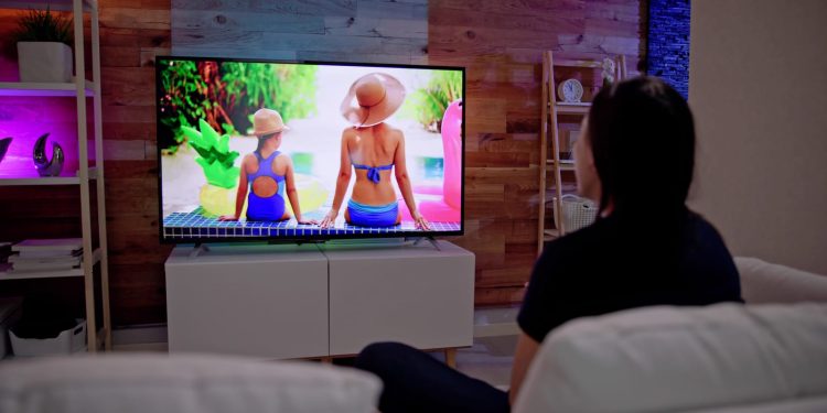 La competencia entre TV tradicional y creadores digitales