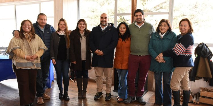 Comisión de Turismo del Consejo Regional sesionó en Radal Siete Tazas