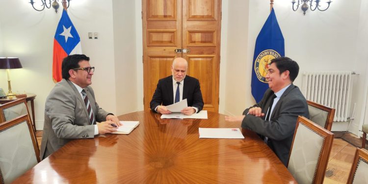 Ministro y subsecretario del Interior reciben a Delegado Aqueveque para abordar prioridades del Maule