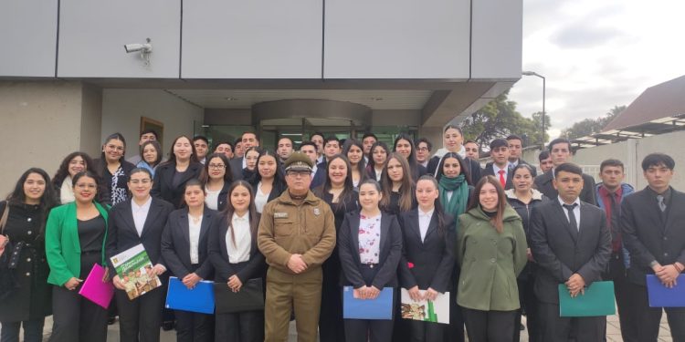 Más de 50 jóvenes seleccionados comienzan su formación como Carabineros
