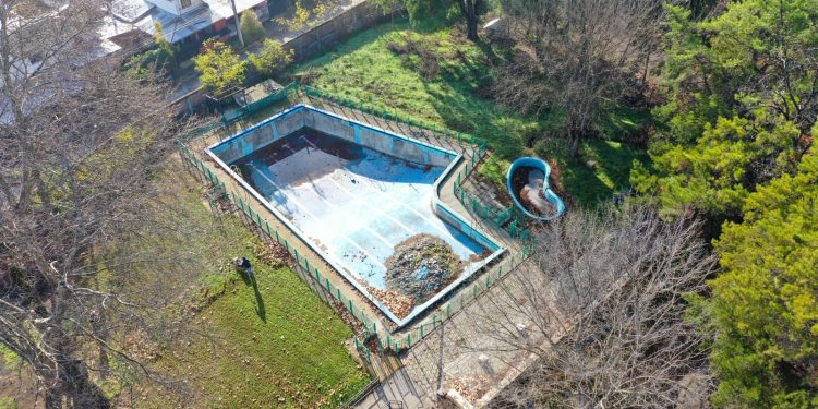 Comienza recuperación de piscina del Estadio Municipal de Villa Alegre