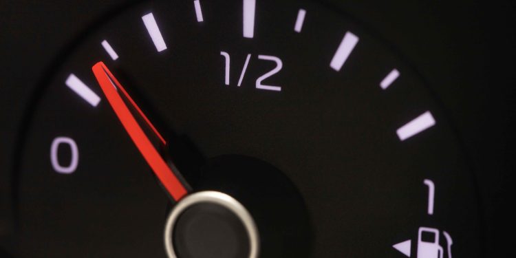 Bajan las bencinas y sube el petróleo este jueves 7 de agosto