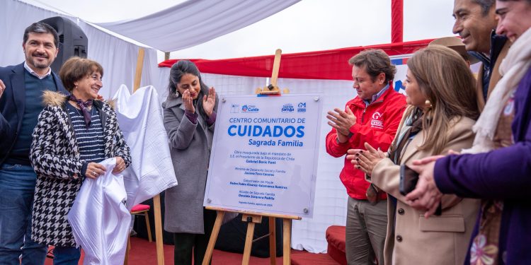 Autoridades inauguran en Sagrada Familia nuevo Centro Comunitario de Cuidados de la Región del Maule