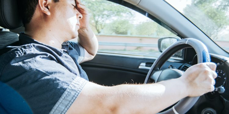 ¿Tu auto vibra al manejar? Expertos advierten que puede ser señal de un problema mayor