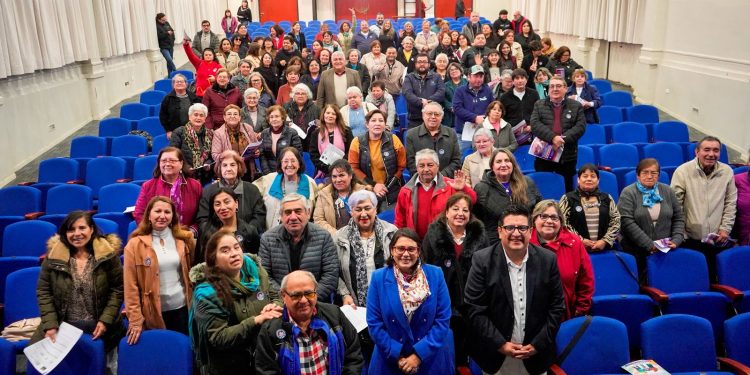 Mes de la Dirigencia Social: Más de 100 líderes sociales de Talca se capacitaron en Ciudadanía Digital