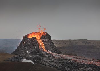 Cuando la tierra tiembla los volcanes despiertan: lecciones desde Rusia para un Chile sísmico