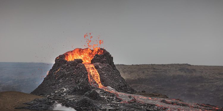 Cuando la tierra tiembla los volcanes despiertan: lecciones desde Rusia para un Chile sísmico