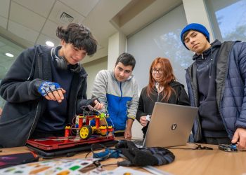 Escolares del Maule participaron en Taller de Robótica de la UTalca