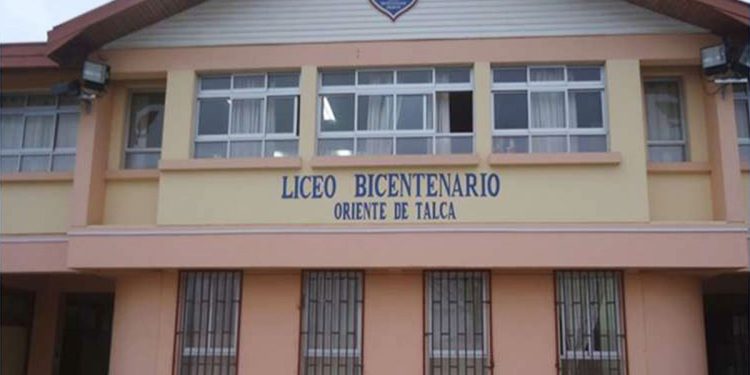 Municipalidad de Talca incorporará 57 pantallas interactivas para modernizar 7 colegios municipales