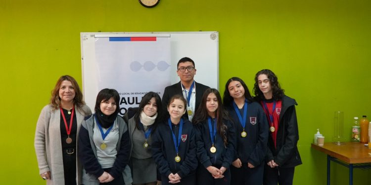 SLEP Maule Costa reconoce a estudiantes cauqueninos que destacan a nivel nacional e internacional