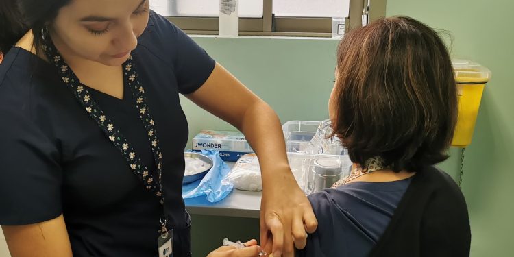 Hospital Regional Alerta por alza de VRS en menores e incorpora punto de vacunación móvil contra la influenza