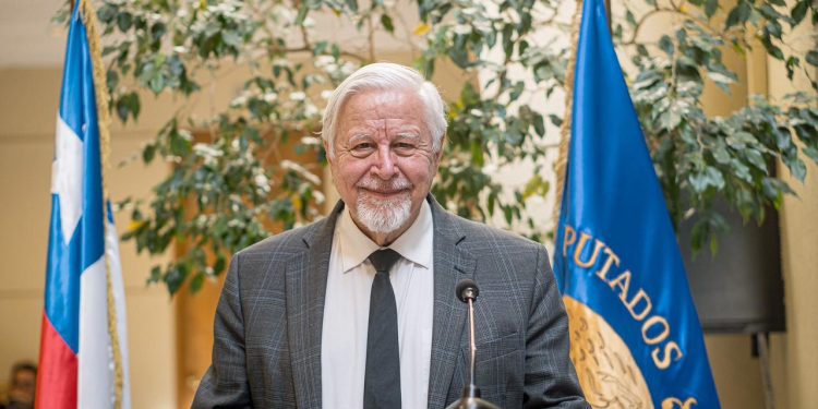 Roberto Celedón anuncia candidatura a diputado encabezando la lista Unidad Por Chile