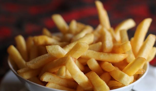Las papas fritas se consolidan como el acompañamiento más pedido en Chile: más de 10 millones de porciones vendidas en un año