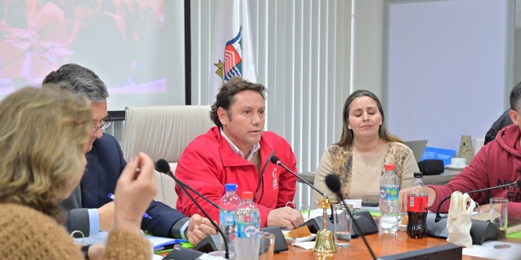 Gobernador Álvarez-Salamanca exige justicia tarifaria para los maulinos