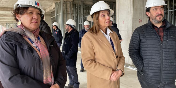 Contralora regional recorrió obras del nuevo Hospital de Linares 