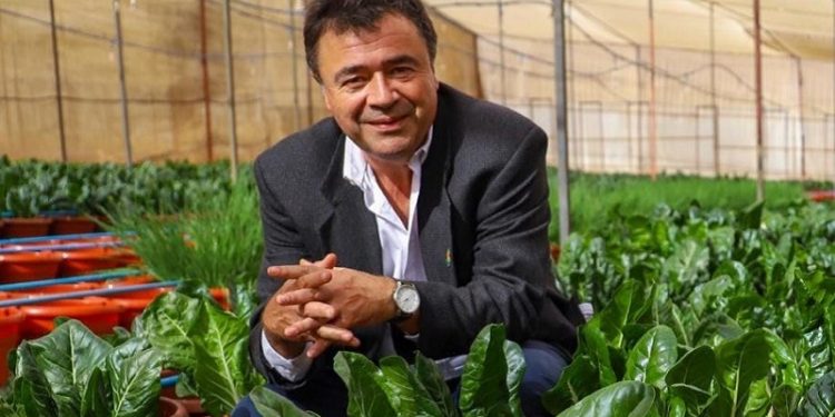 “Renunció” ministro de Agricultura Esteban Valenzuela