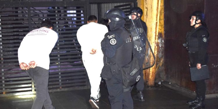 Encuentran 34 armas blancas en allanamiento a Cárcel de Talca