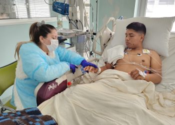 Exitoso trasplante renal entre madre e hijo en Hospital Regional de Talca