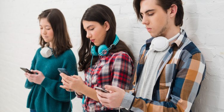Generación Alpha: más informados, creativos y exigentes, pero también más ansiosos y preocupados por su apariencia