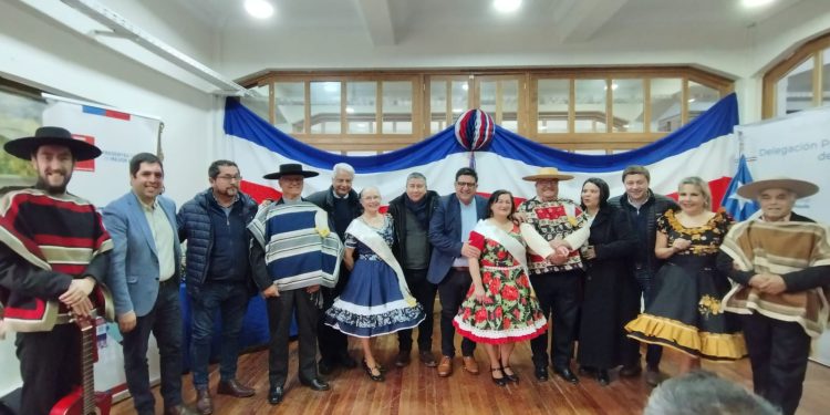 Con esquinazo SENAMA Maule junto a personas mayores lanzan el Campeonato regional de cueca 2025