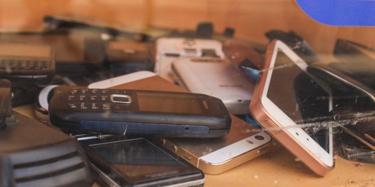 ¿Celulares olvidados en el cajón? Comienza la recolección de aparatos electrónicos en desuso en la Región del Maule