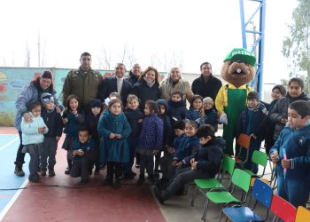 CONAF y escuela de San Clemente desarrollan jornada de arborización con identidad local