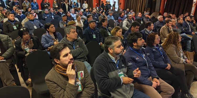 Usuarios del agua maulinos realizaron exitoso Seminario de Tecnologías en el agro 