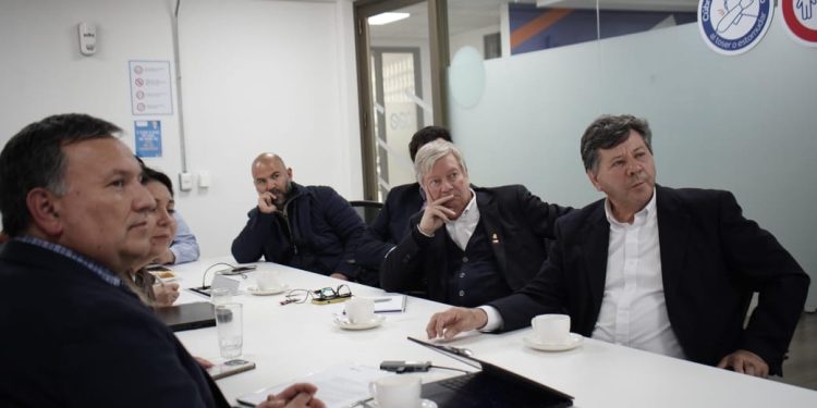Alcalde Bordachar oficia a CGE por alza de cuentas
