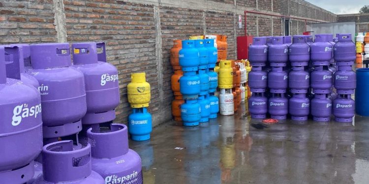 SEC clausura planta clandestina que tenía 4 mil cilindros de gas licuado en la comuna de Maule