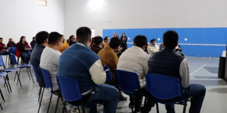 SENCE certifica a 16 jóvenes infractores de ley en cursos de grúa horquilla y labores de soldadura