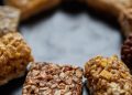 Proteínas en la mira: Todo lo que debes saber sobre barritas, yogures y leches adicionadas